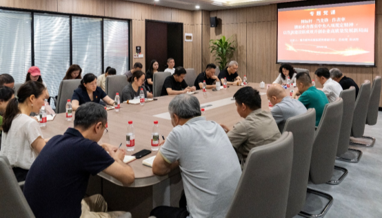 重庆新华出版集团党委副书记、总经理张训芳到中科普传媒公司讲专题党课